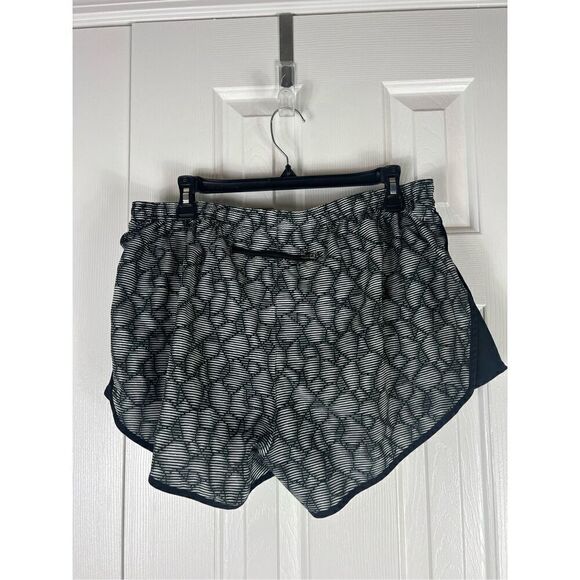 Nike Womens Athletic Black White Shorts Size XL - Picture 2 of 4